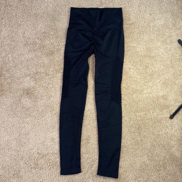 Curves N CombatBoots Seamless Black Leggings with Booty Scrunch Size Medium - Picture 2 of 3